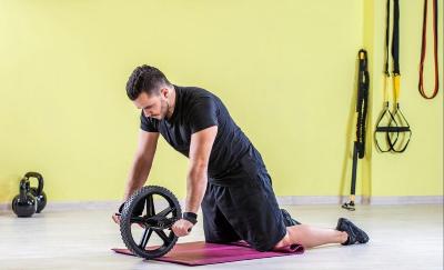 健腹轮健身器材腹肌训练器怎么用？详细教程教你循序渐进练出好身材