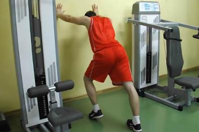 健身后腿部肌肉紧张怎么拉伸？这几个动作帮你改善肌肉腿