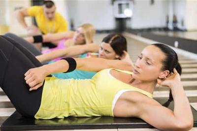 健身器材训练腹肌有用吗？四种常见器材帮你练出好身材