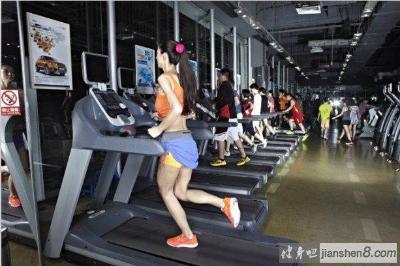 如何用跑步机减肥?掌握8个科学要领,在家高效燃脂不粗腿