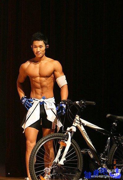 排骨男如何通过健身逆袭变肌肉男?