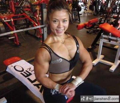 日本最美健身运动员女 神田知子：肌肉与美貌如何并存？